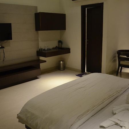 Hotel Aroma Inn Sirsa Екстериор снимка
