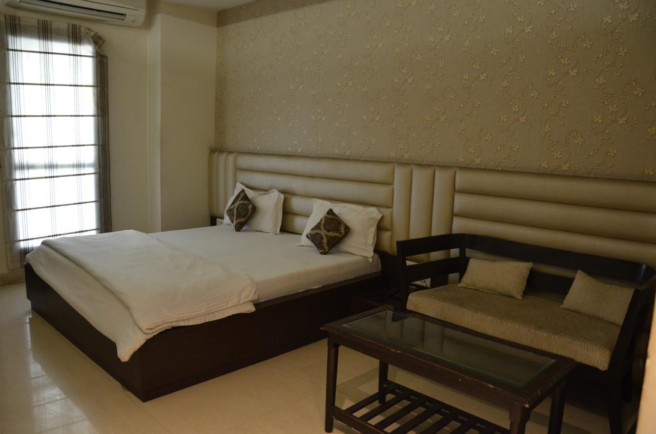 Hotel Aroma Inn Sirsa Екстериор снимка
