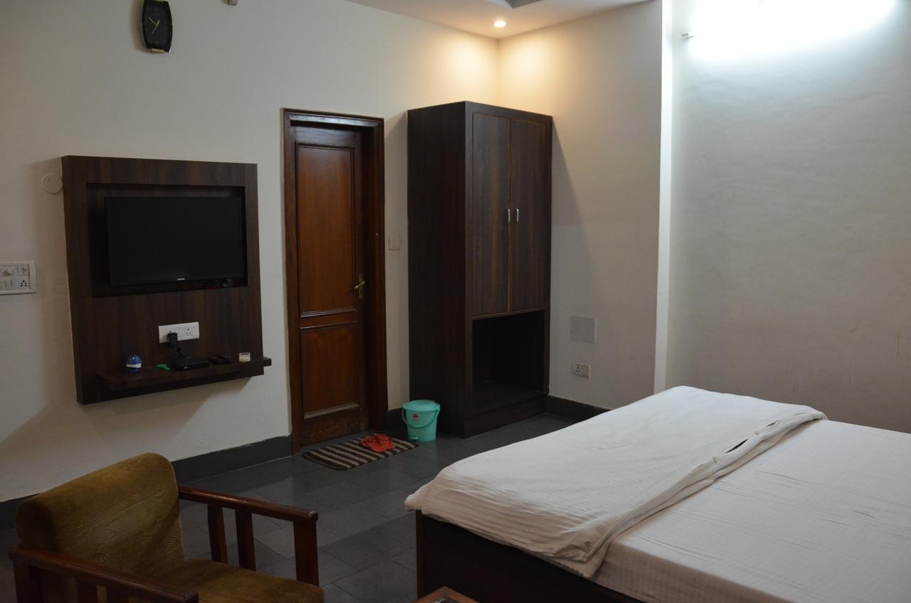 Hotel Aroma Inn Sirsa Екстериор снимка