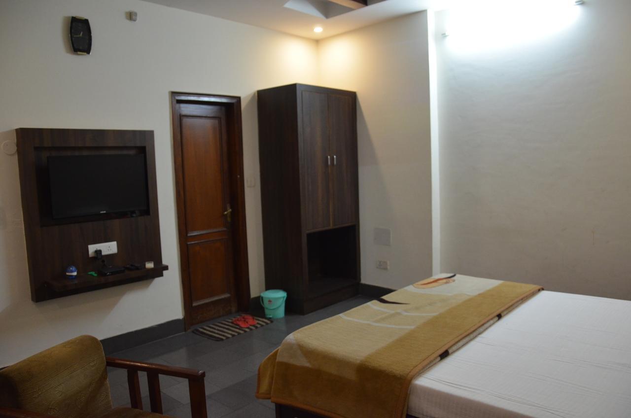 Hotel Aroma Inn Sirsa Екстериор снимка