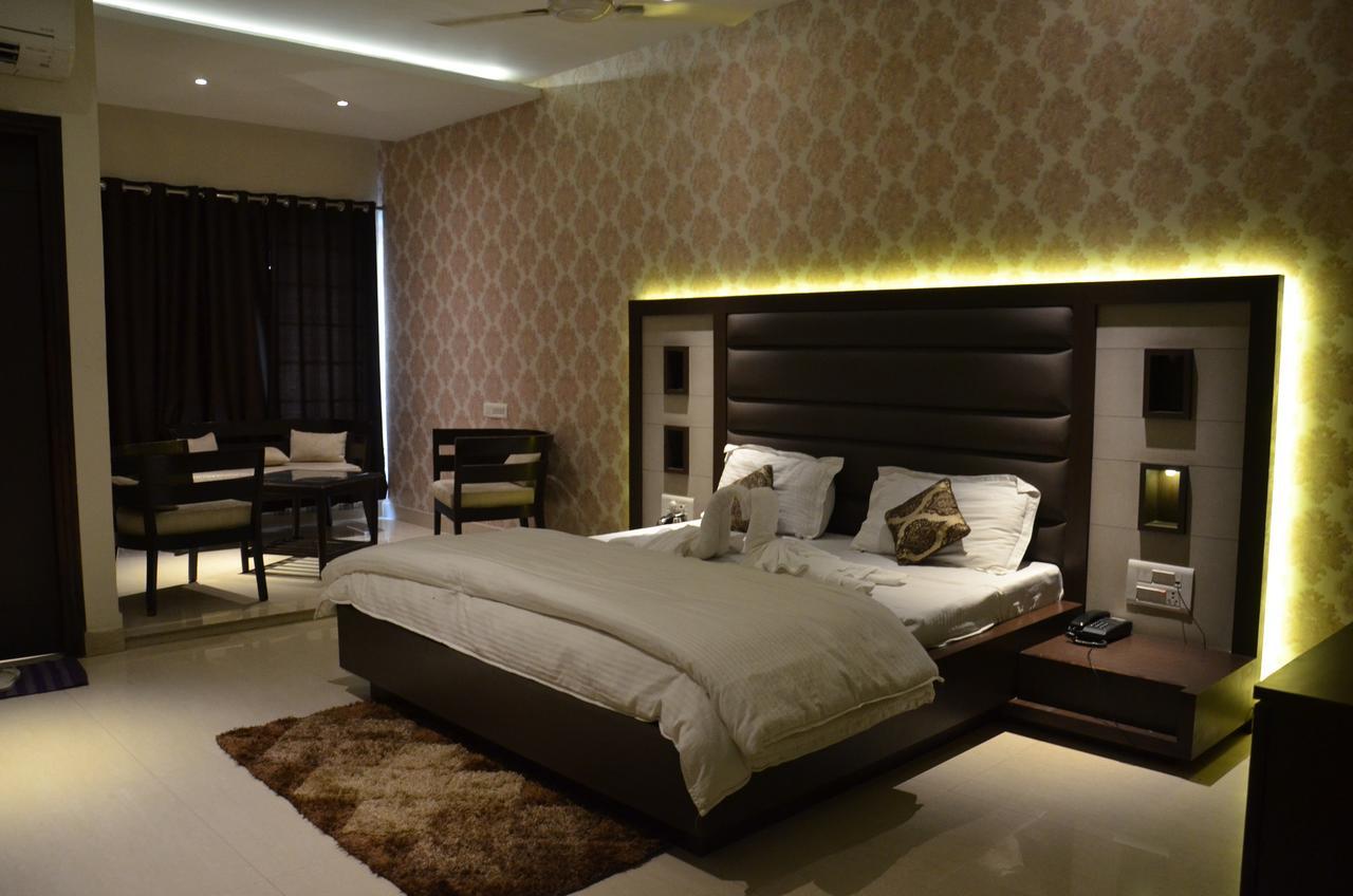 Hotel Aroma Inn Sirsa Екстериор снимка