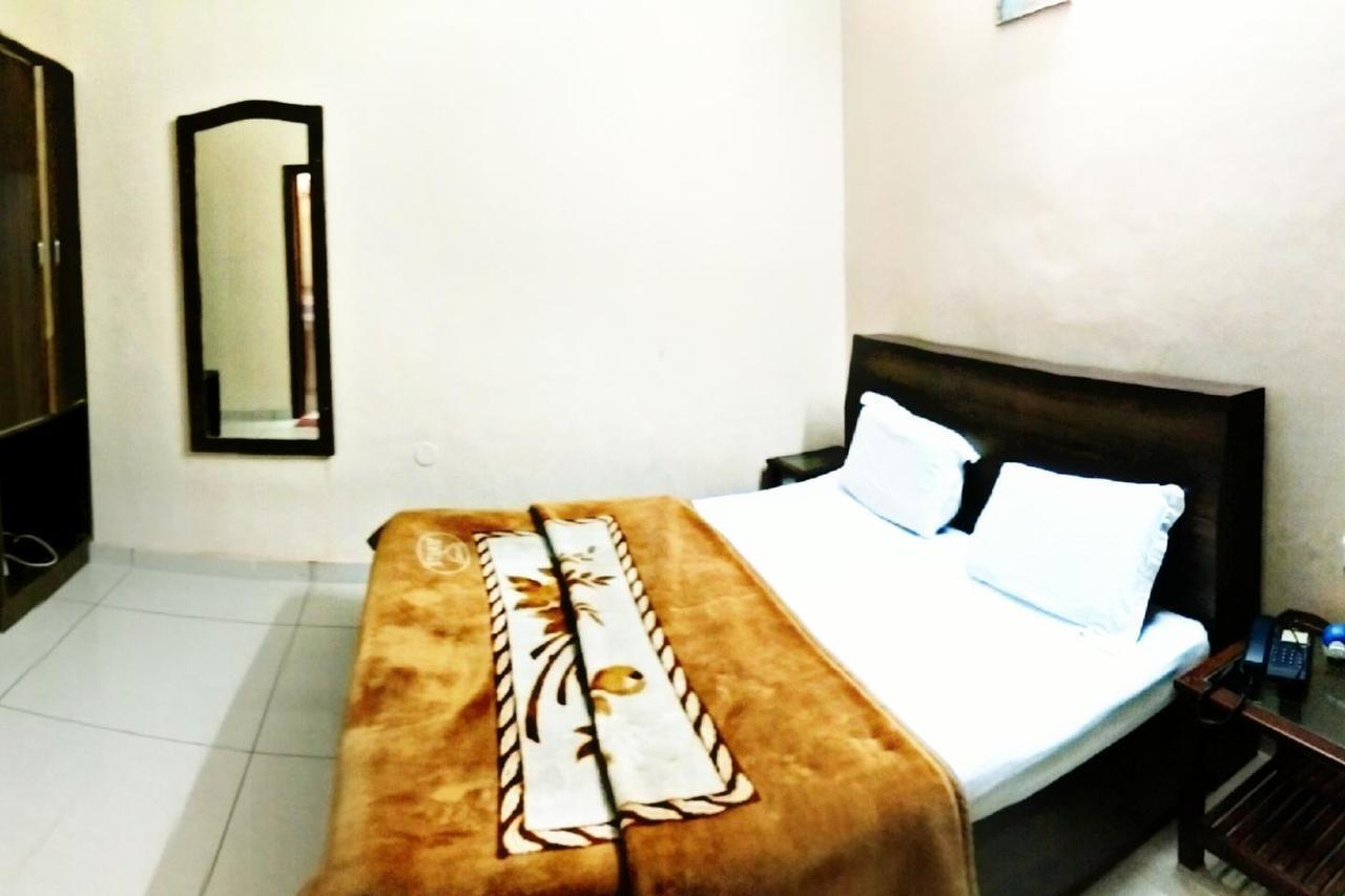 Hotel Aroma Inn Sirsa Екстериор снимка