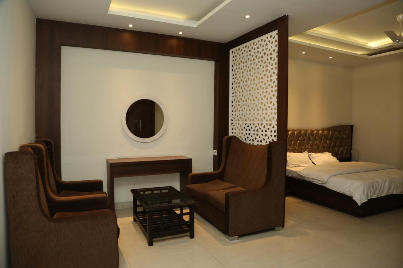 Hotel Aroma Inn Sirsa Екстериор снимка