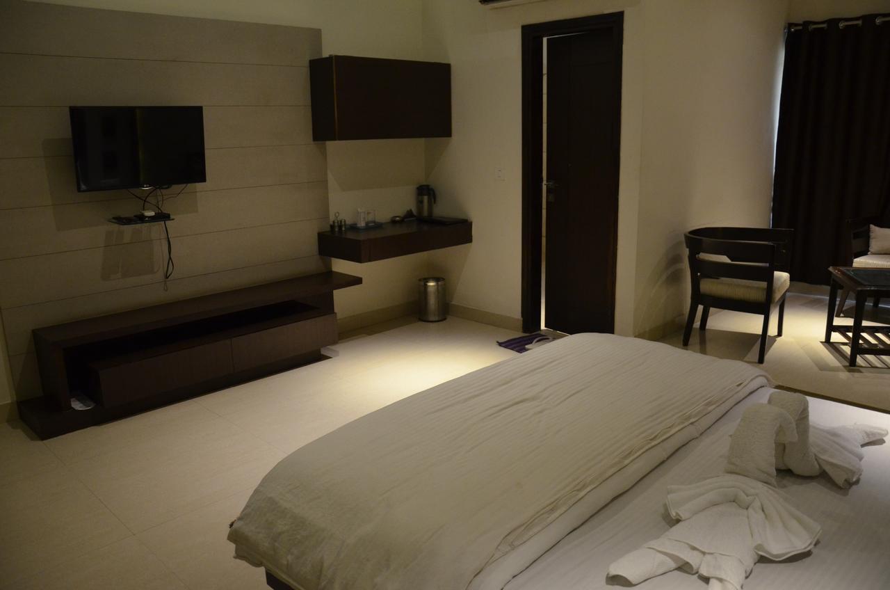 Hotel Aroma Inn Sirsa Екстериор снимка