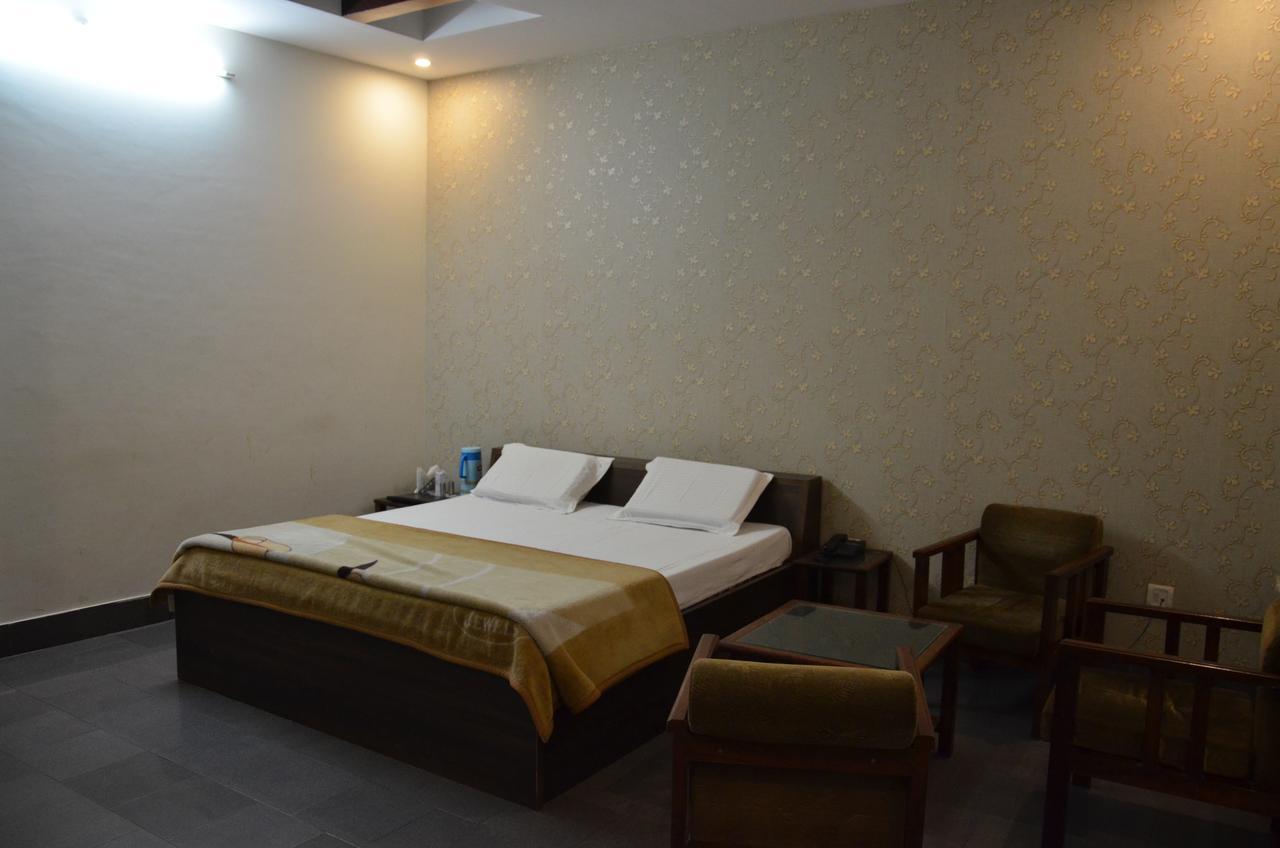Hotel Aroma Inn Sirsa Екстериор снимка